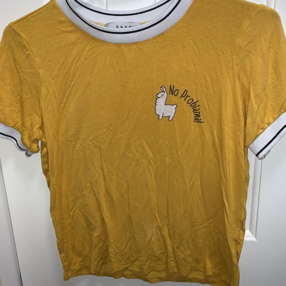 A t-shirt - Picture 1 of 3